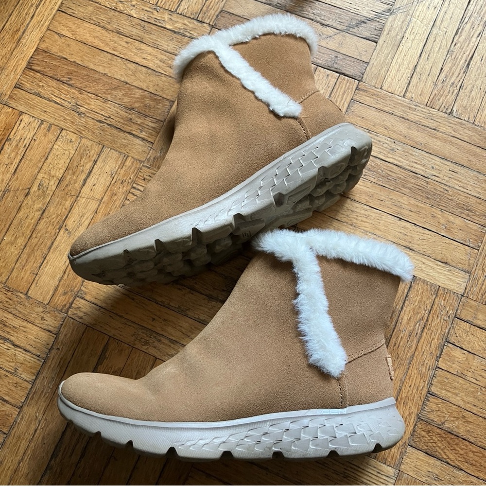 Skechers Tan Ankle Boots sz 7 on the go goga mat faux fur lined